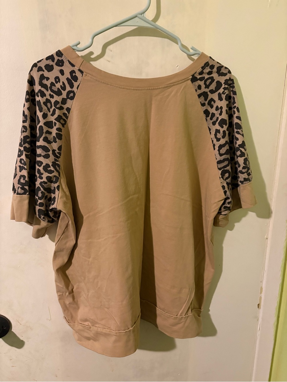 Taupe Leopard Raglan Short Sleeve Casual Women's Top
